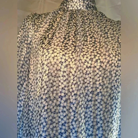 H&M Gray and White Mock Neck Puff Sleeve Blouse - Picture 2 of 8